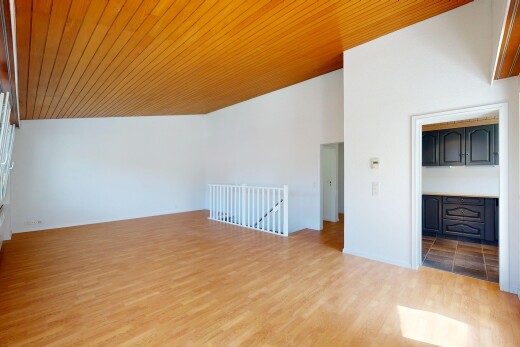 leerer raum mit inside property, wood finish floor, holzfußboden, drywall, und gipskartonwand