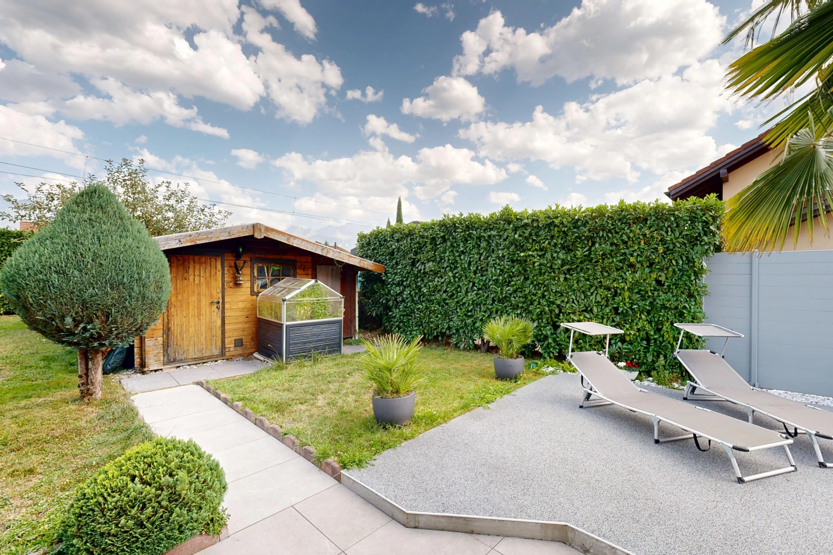 jardin avec structure extérieure, from property, day time, et property visible