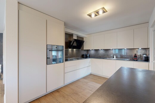 küche mit dunstabzugshaube, arbeitsplatten, dark countertops, ofen, und light floor