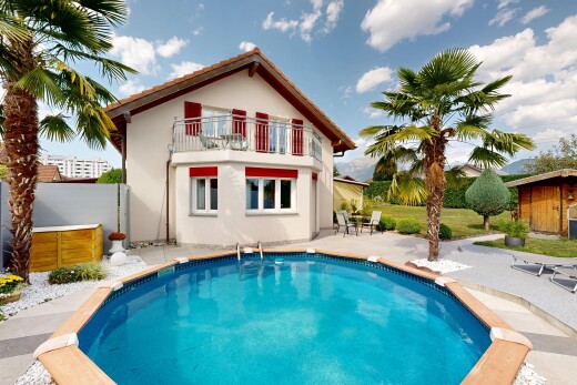 schwimmbad mit from property, schwimmbad, property visible, day time, und handlauf