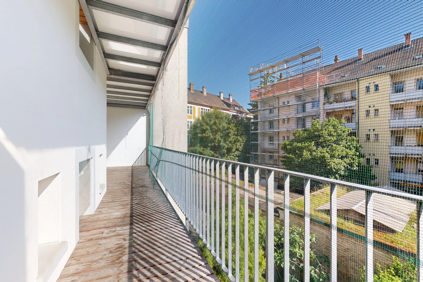 balkon mit balkon, day time, und from property