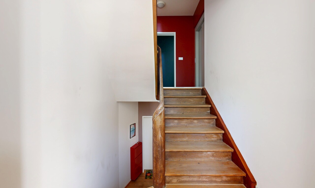 treppe mit drywall, gipskartonwand, inside property, und treppen