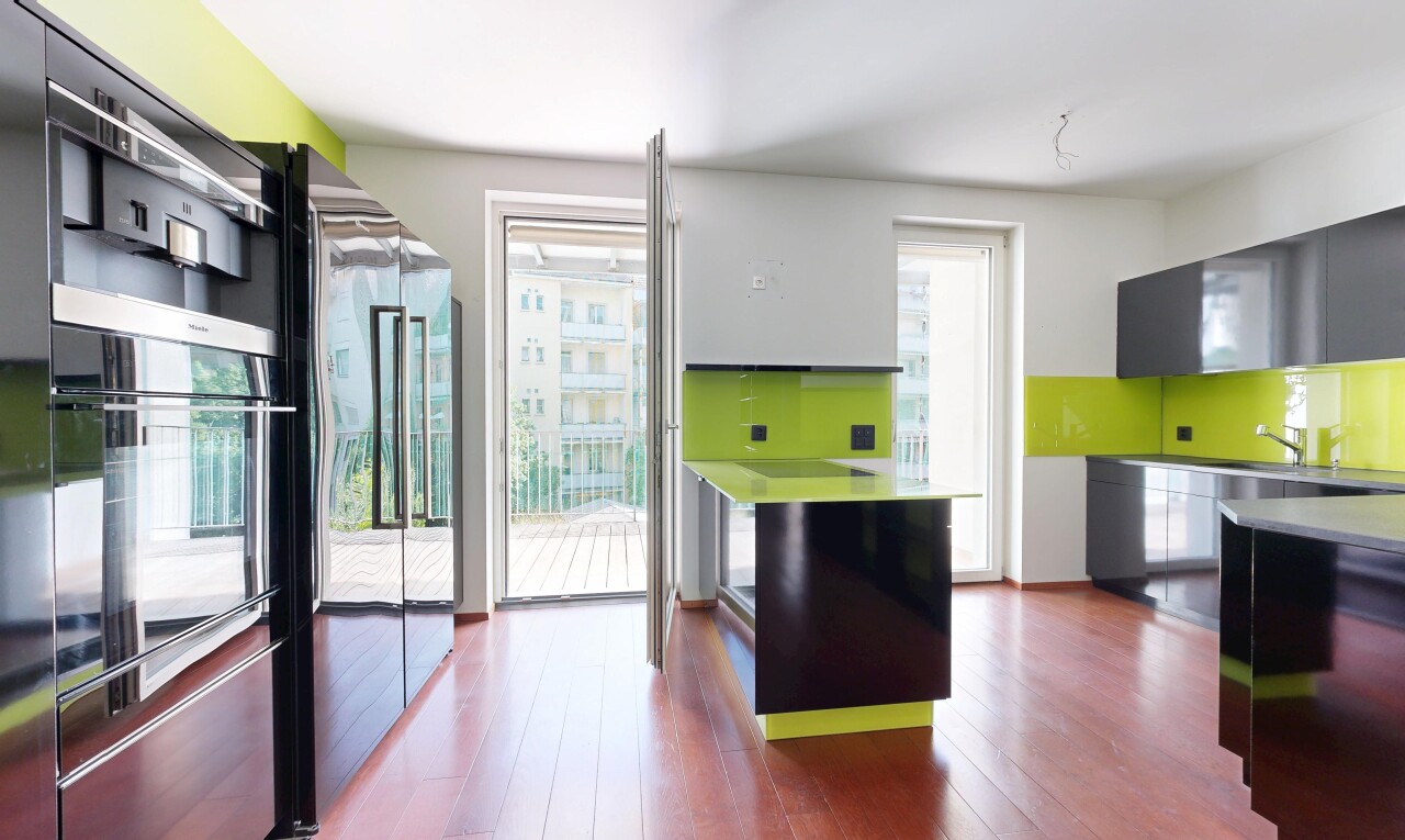 küche mit arbeitsplatten, light countertops, inside property, ofen, und natürliches licht
