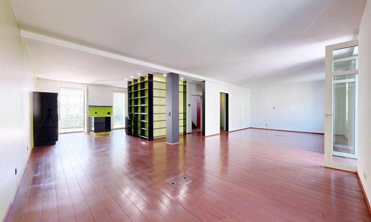 leerer raum mit inside property, gipskartonwand, drywall, holzfußboden, und wood finish floor
