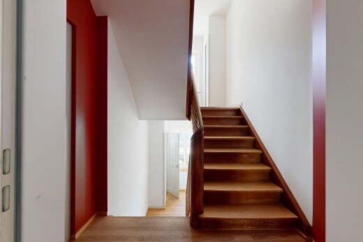 treppe mit treppen, inside property, gipskartonwand, drywall, und holzfußboden