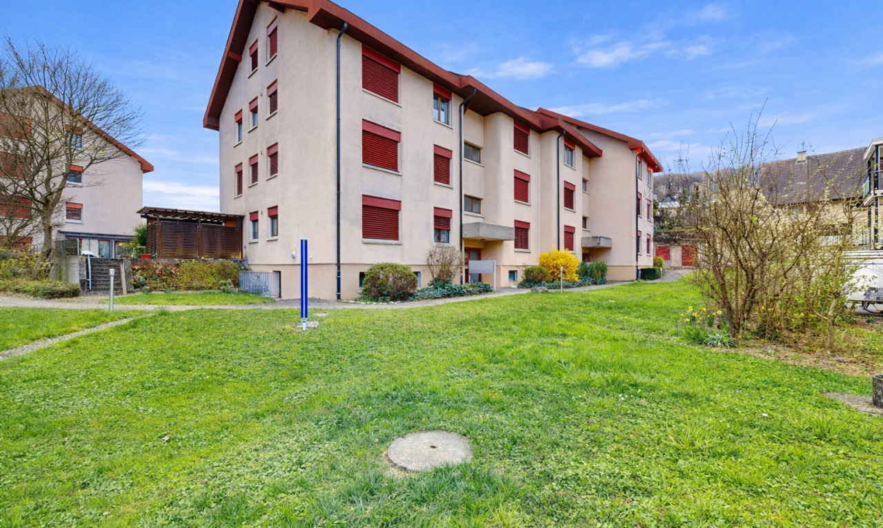 view of apartment building / complex