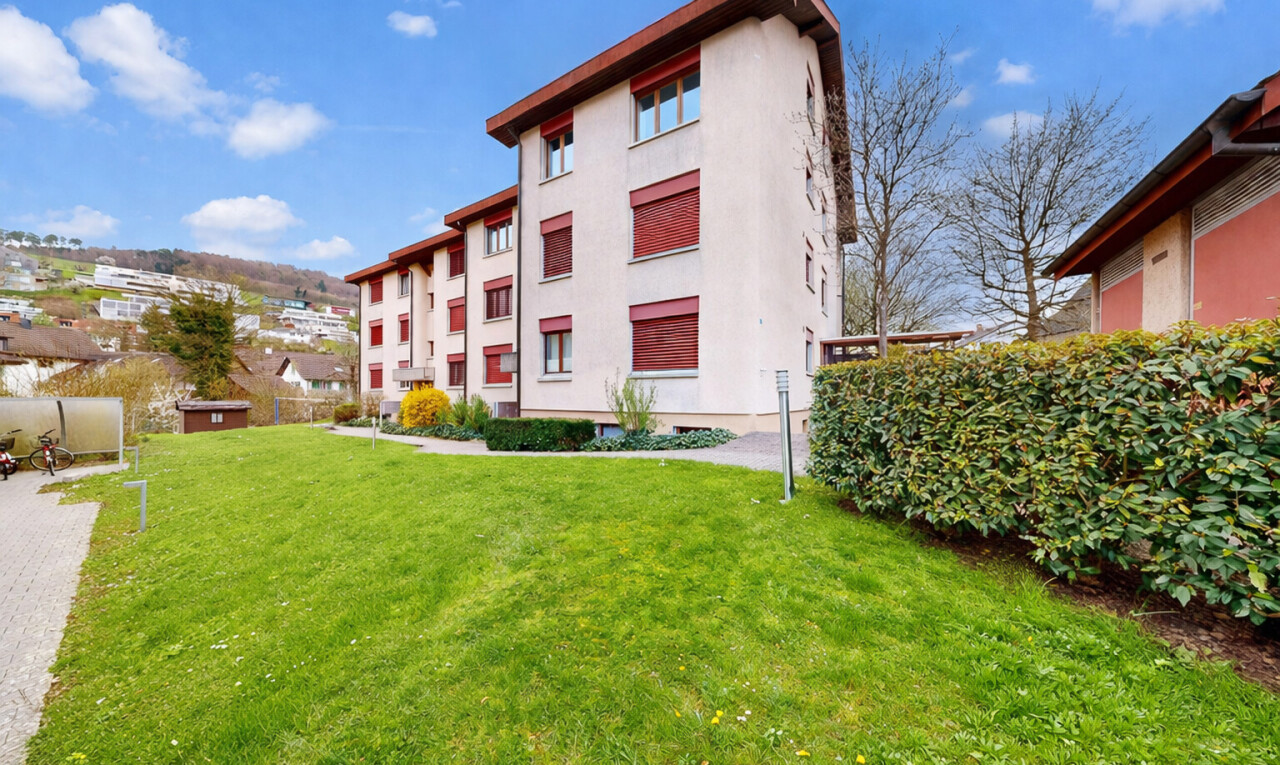 view of apartment building / complex