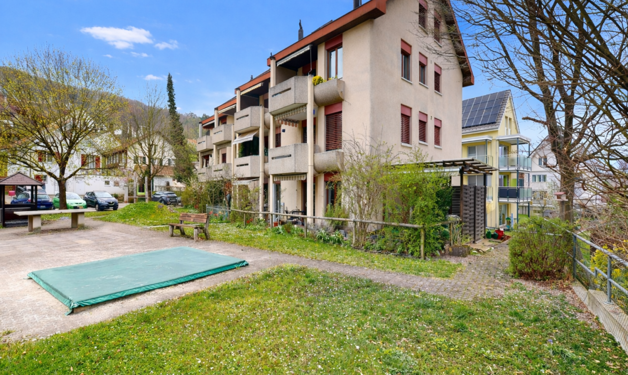 view of apartment building / complex