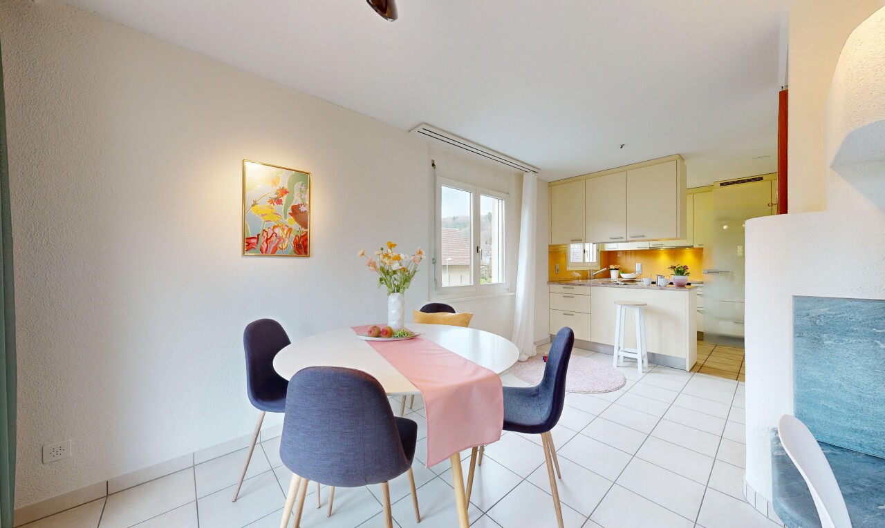 dining room featuring light tile patterned floors