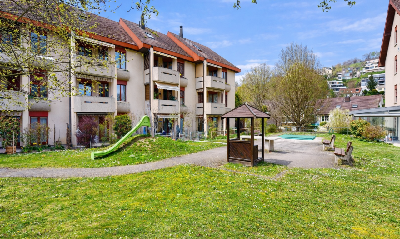 view of apartment building / complex
