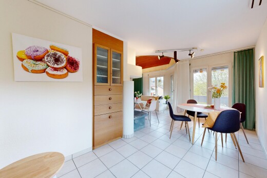 esszimmer mit inside property, drywall, gipskartonwand, light floor, und natural light
