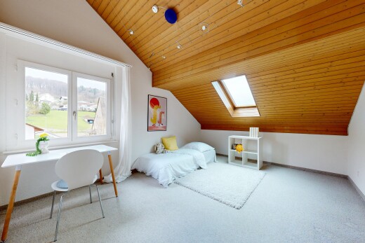 zimmer / schlafzimmer mit gipskartonwand, drywall, holzdecke, wood ceiling, und inside property
