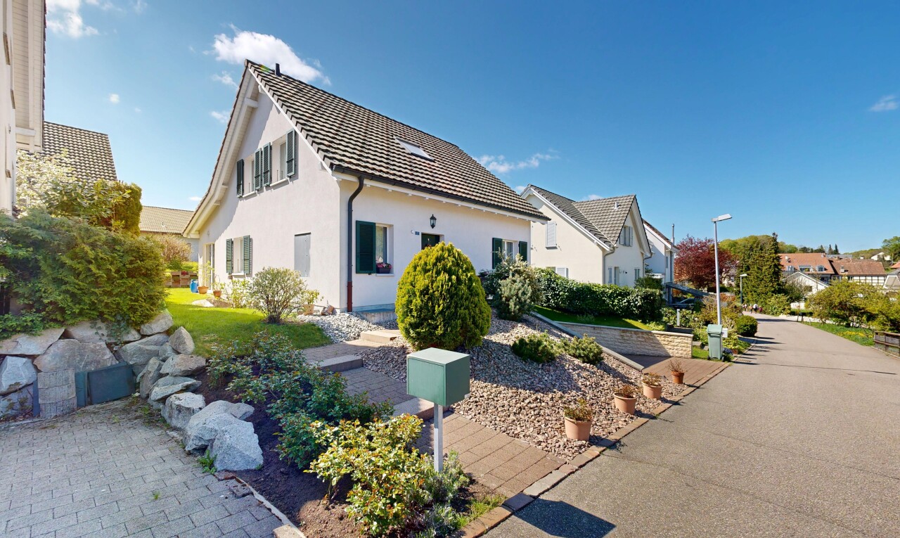 façade avec day time, property visible, et bardage en stuc
