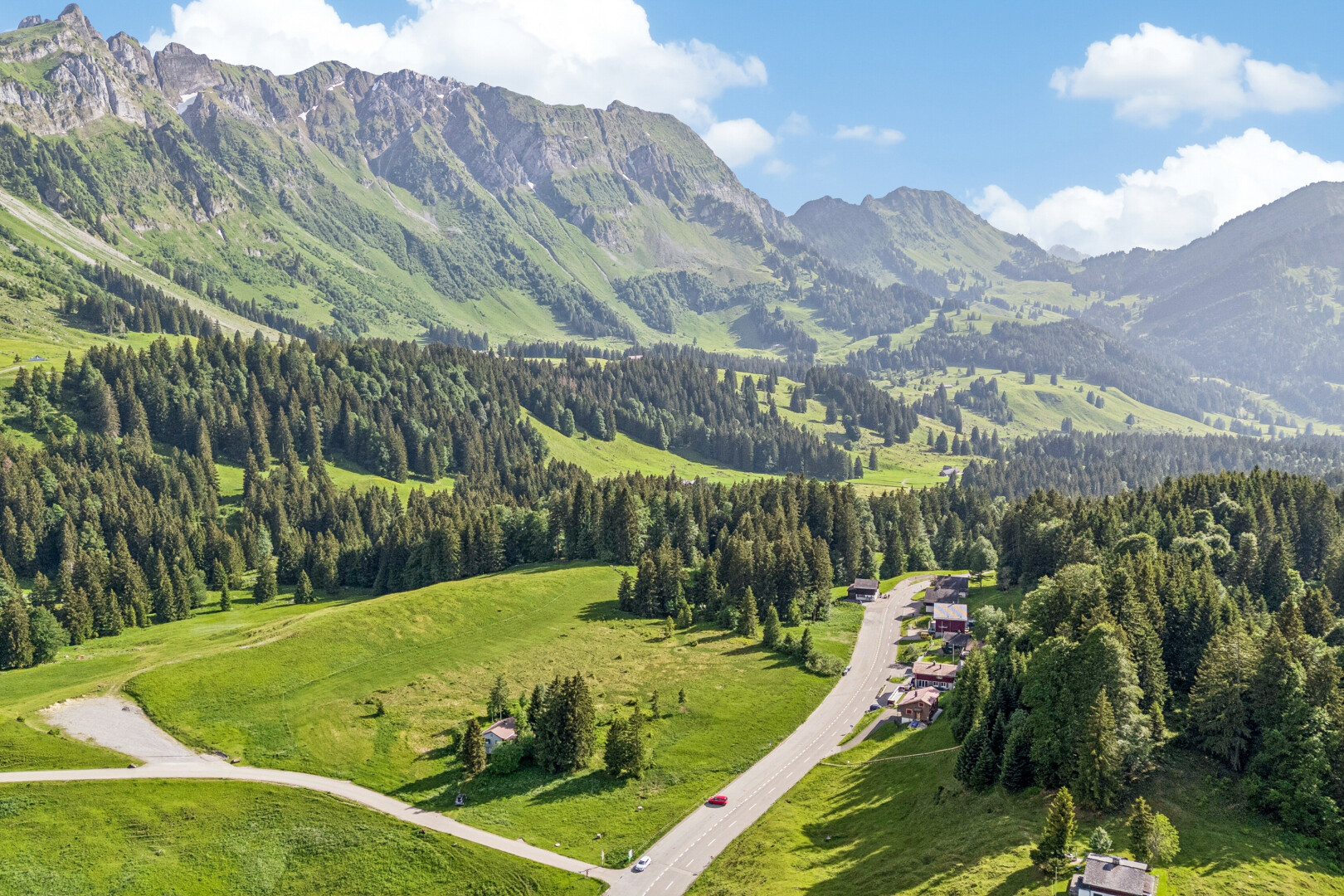 blick auf die berge mit day time, aerial view, mountain view, blick auf die berge, und forest view