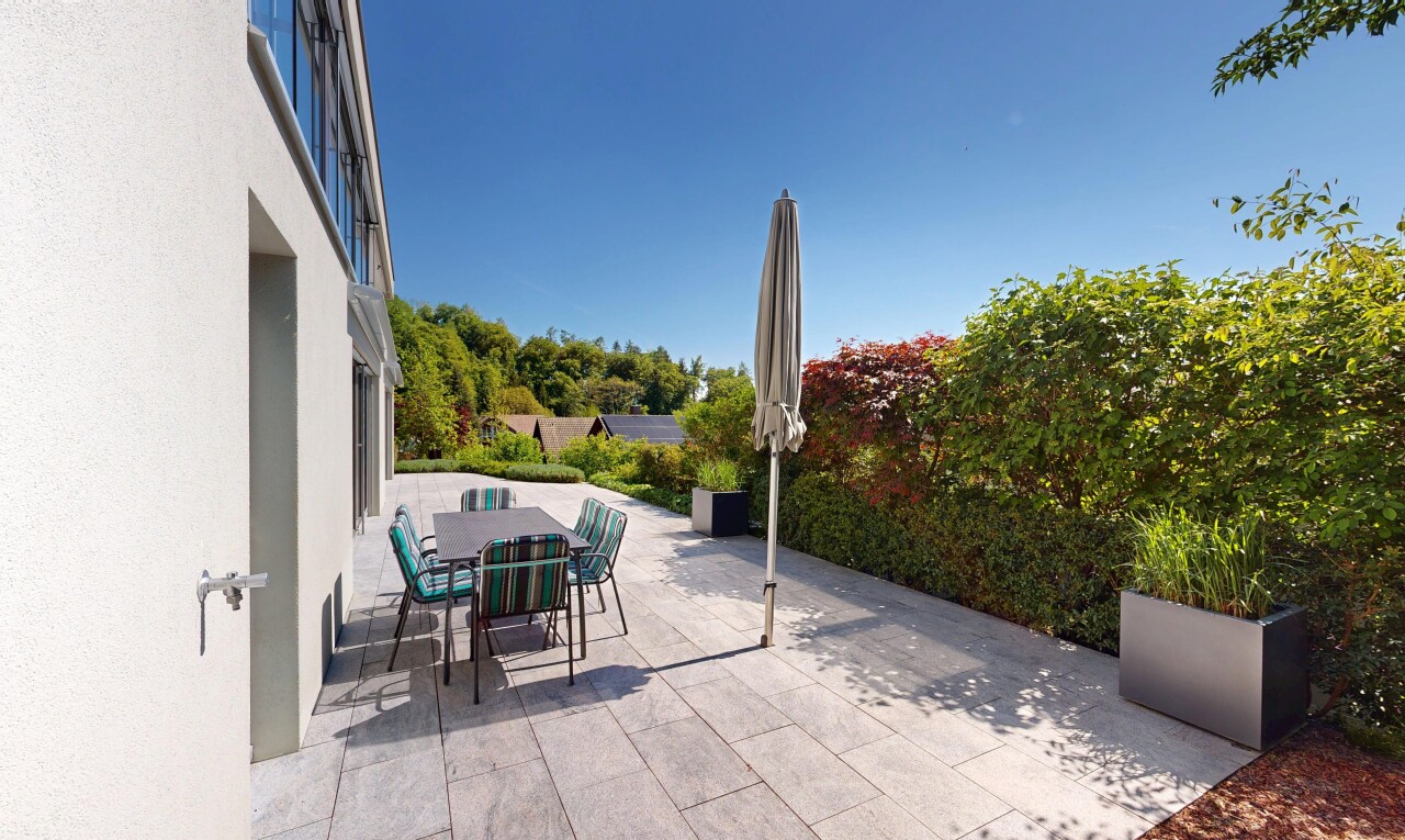 patio / terrace featuring outdoor dining space and a patio