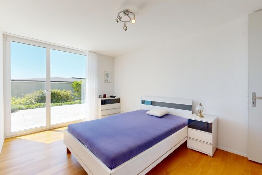 chambre avec sol en finition bois, wood finish floor, inside property, cloison sèche, et drywall