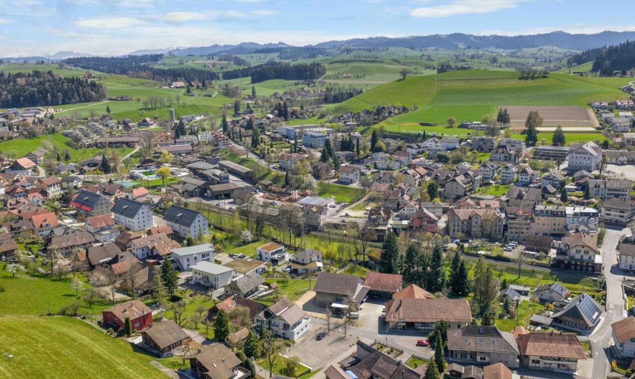 blick auf die berge mit day time, aerial view, residential view, und wohngebietblick