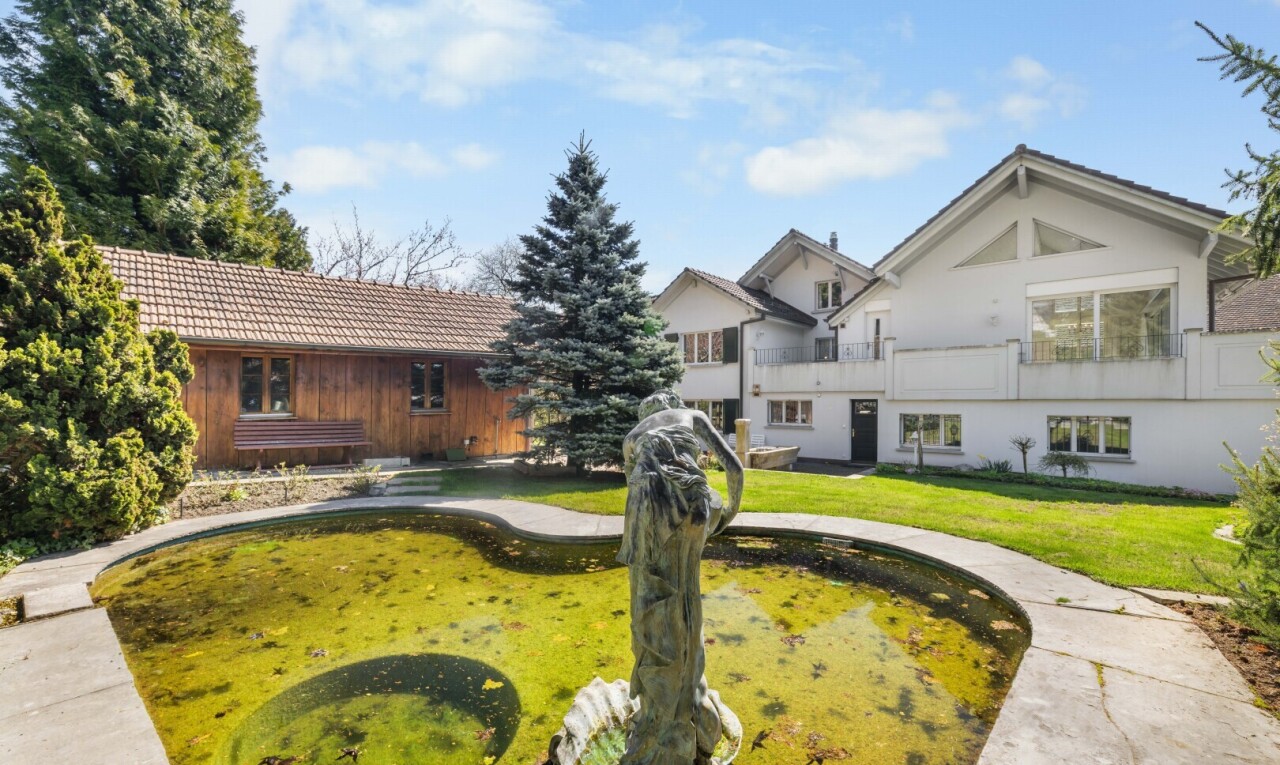 außenansicht mit property visible, rasen, day time, und terrasse