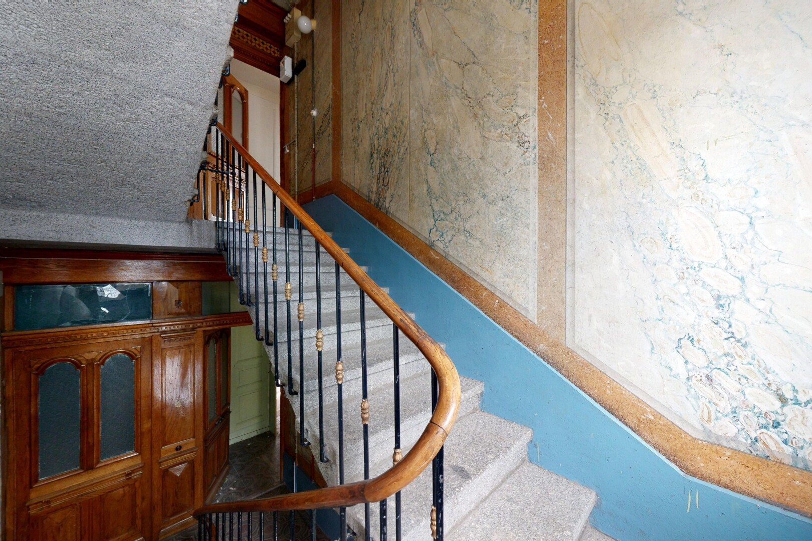 escaliers avec escaliers et inside property