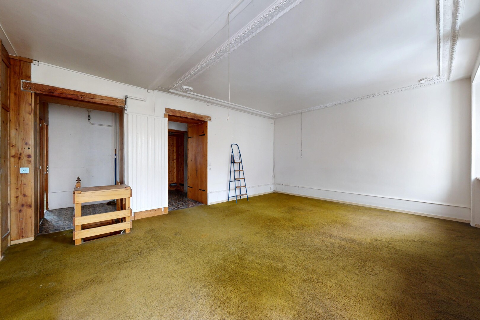 pièce vide avec inside community, cloison sèche, drywall, moquette, et carpet
