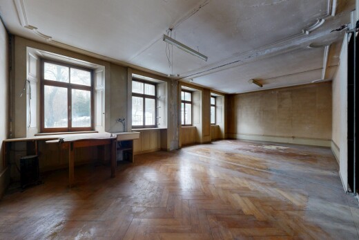 leerer raum mit holzfußboden, wood finish floor, parquet floor, inside property, und natürliches licht