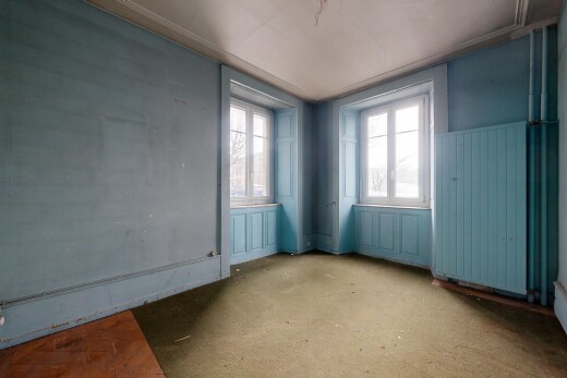 pièce vide avec inside property, cloison sèche, drywall, lumière naturelle, et natural light