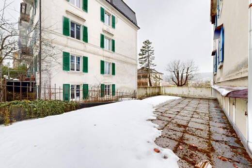 außenansicht mit snow, zaun, blick auf wohnanlage, apartment complex view, und from community