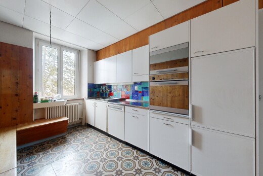 küche mit ofen, kühler, natürliches licht, natural light, und inside property