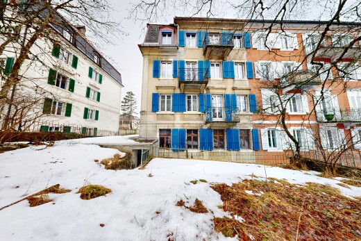 außenansicht mit blick auf wohnanlage, apartment complex view, from community, und snow
