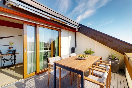 terrasse mit day time und essbereich im freien