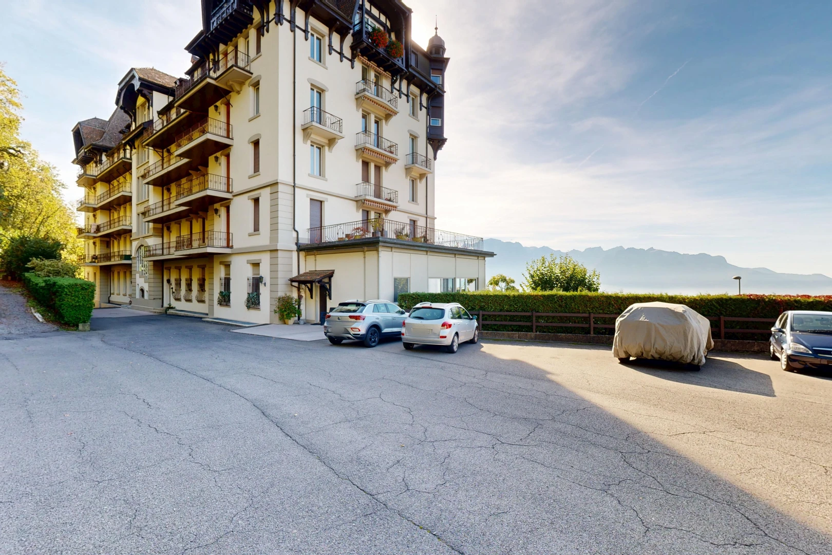 extérieur du bâtiment avec vue sur le complexe d'appartements, apartment complex view, et day time
