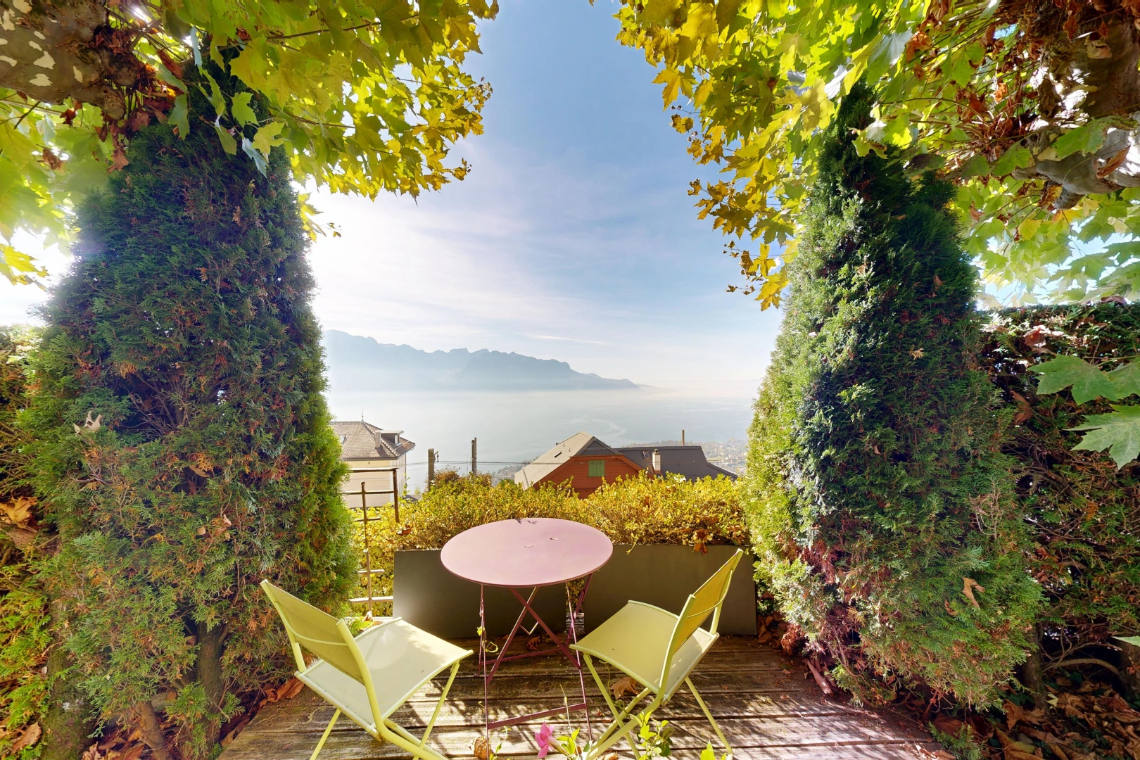 jardin avec from property, terrasse, et day time