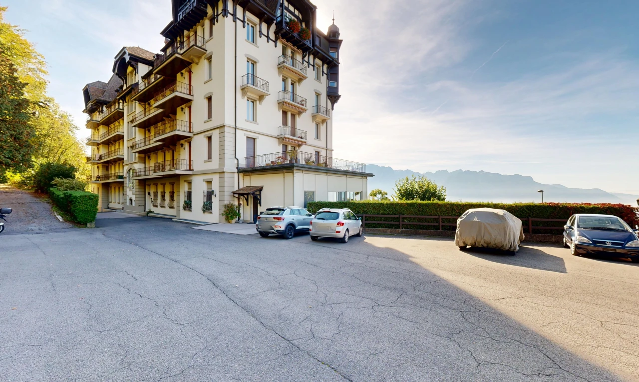 extérieur du bâtiment avec vue sur le complexe d'appartements, apartment complex view, et day time