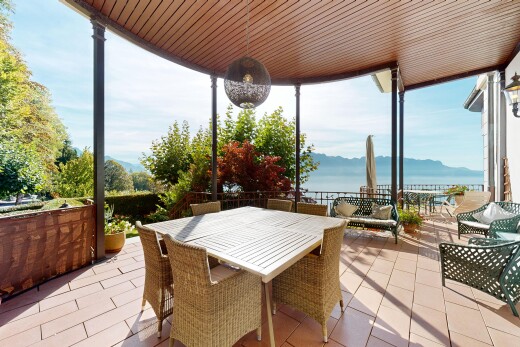 terrasse avec vue sur la montagne, mountain view, coin repas extérieur, day time, et view focus