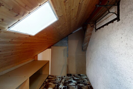 treppe mit inside property, holzdecke, wood ceiling, niedrige decke, und low ceiling