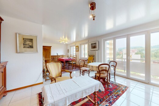 esszimmer mit fliesenboden, tile floor, natürliches licht, natural light, und inside property