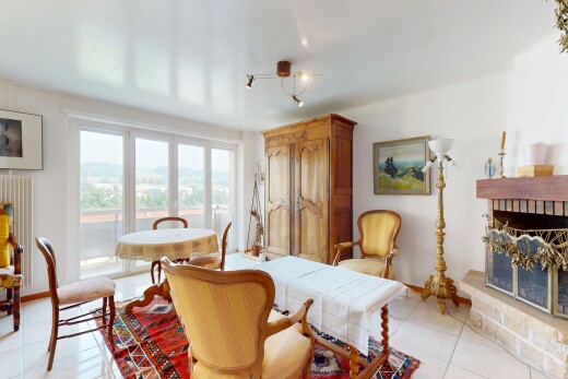 esszimmer mit inside property, natürliches licht, natural light, fliesenboden, und tile floor