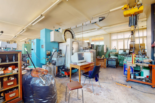 garage avec télévision