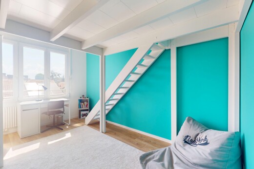 zimmer / schlafzimmer mit natural light, natürliches licht, beamed ceiling, balkendecke, und drywall