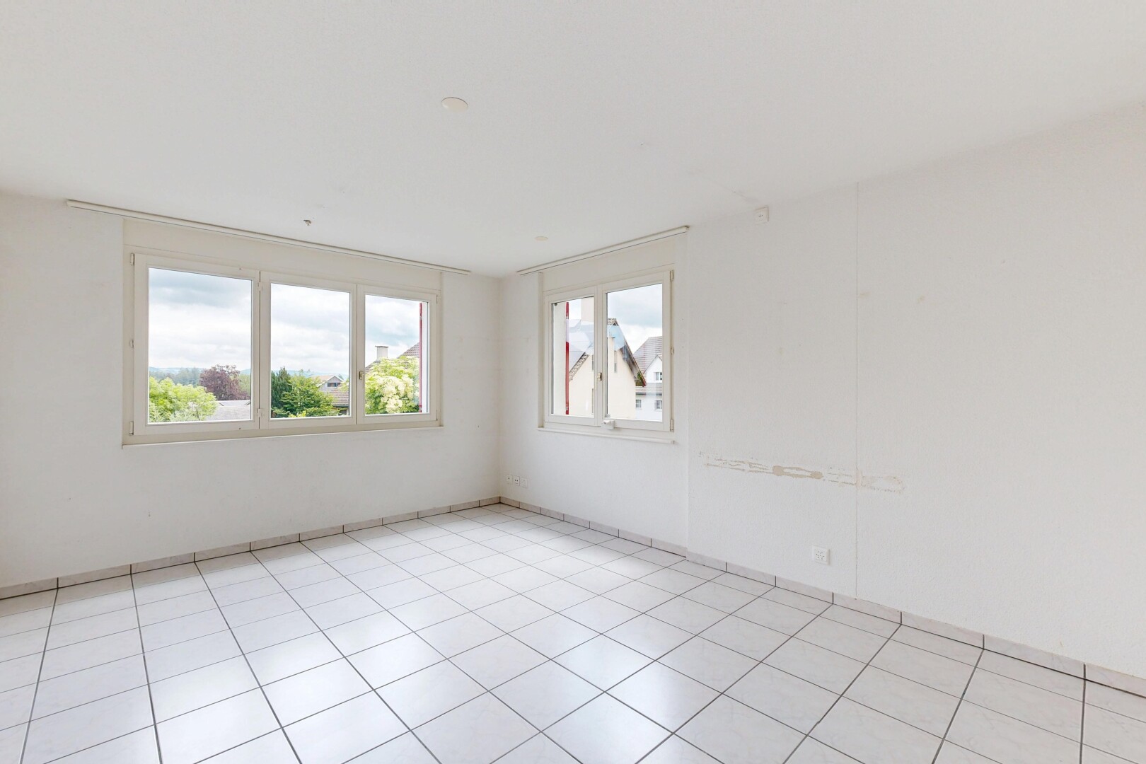leerer raum mit light floor, gipskartonwand, drywall, natürliches licht, und natural light