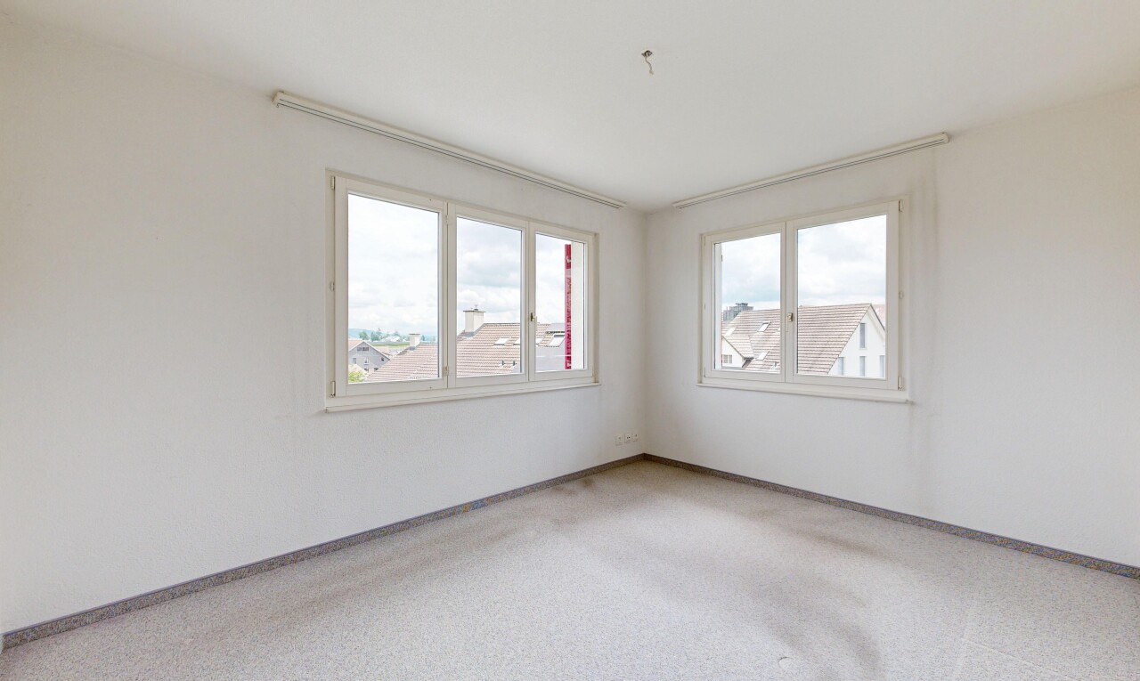 leerer raum mit gipskartonwand, drywall, teppich, carpet, und natürliches licht