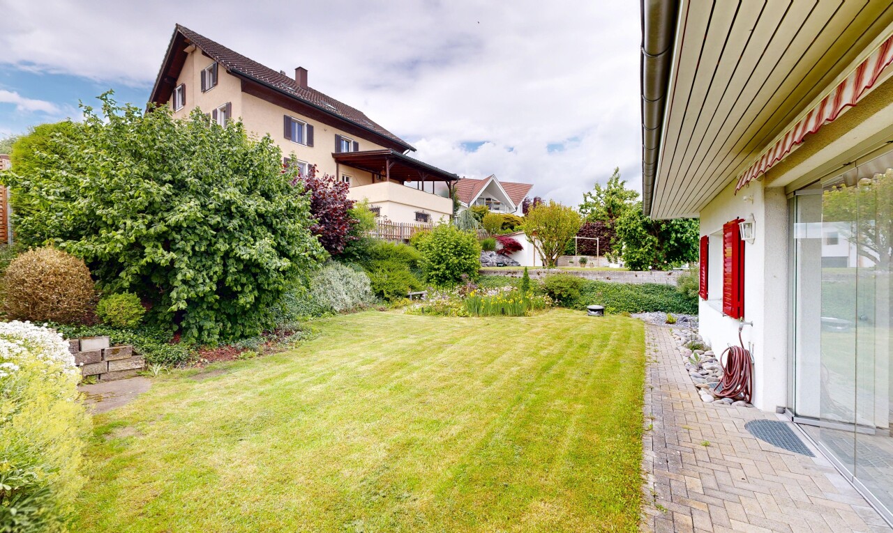 garten mit rasen, from property, und day time