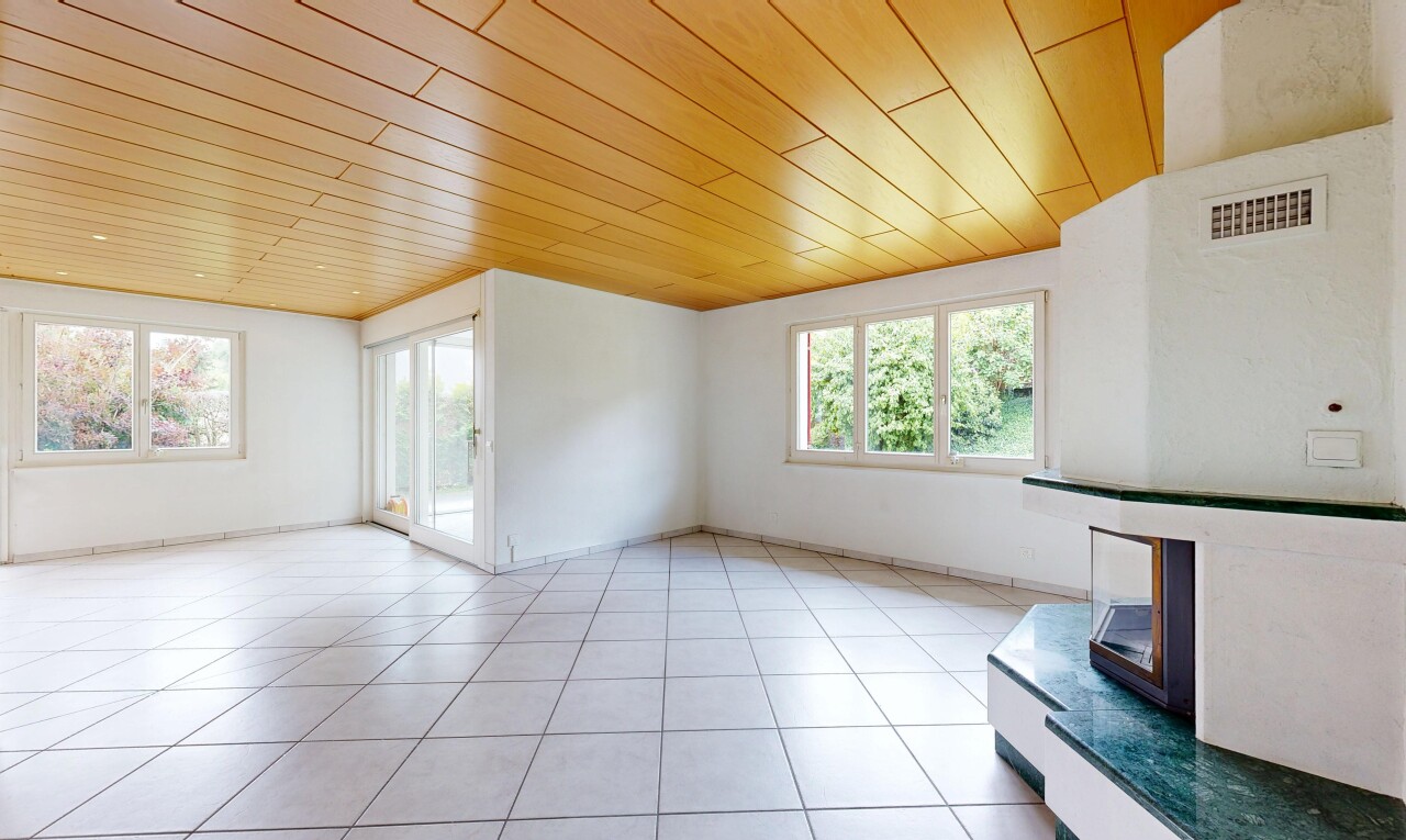 leerer raum mit holzdecke, wood ceiling, gipskartonwand, drywall, und inside property