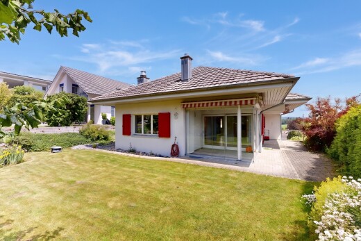 außenansicht mit rasen, from property, schornstein, day time, und terrasse