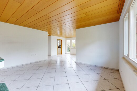 leerer raum mit wood ceiling, holzdecke, light floor, inside property, und drywall