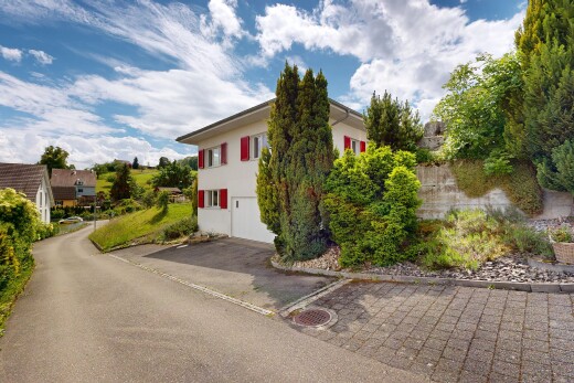außenansicht mit eingebaute garage, day time, auffahrt, und property visible
