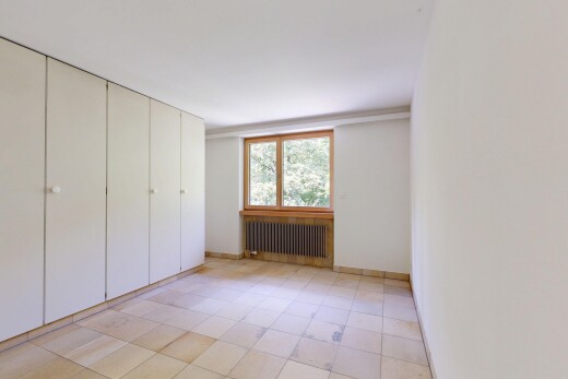 empty room featuring radiator heating unit
