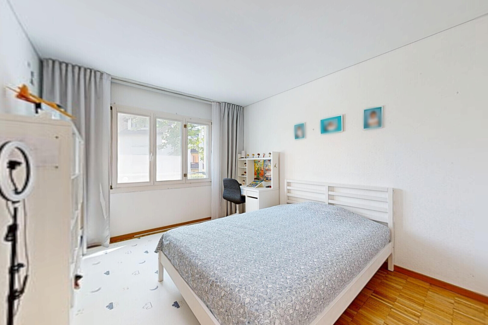 chambre avec drywall, cloison sèche, inside property, baseboards wall, et plinthes murales