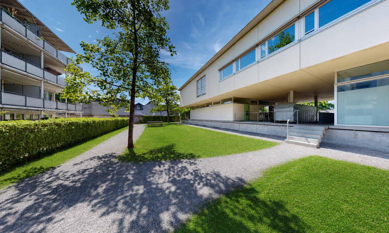 terrasse avec day time, pelouse, from community, et apartment complex view