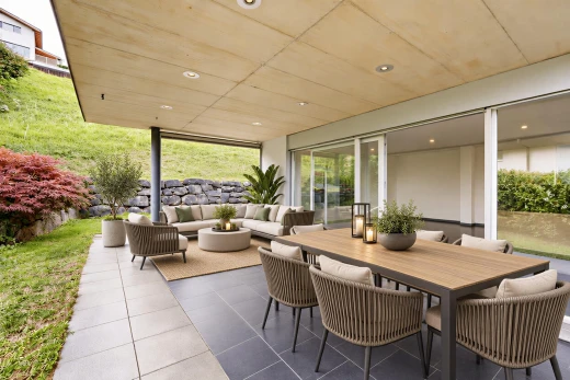 terrasse avec terrasse et coin repas extérieur